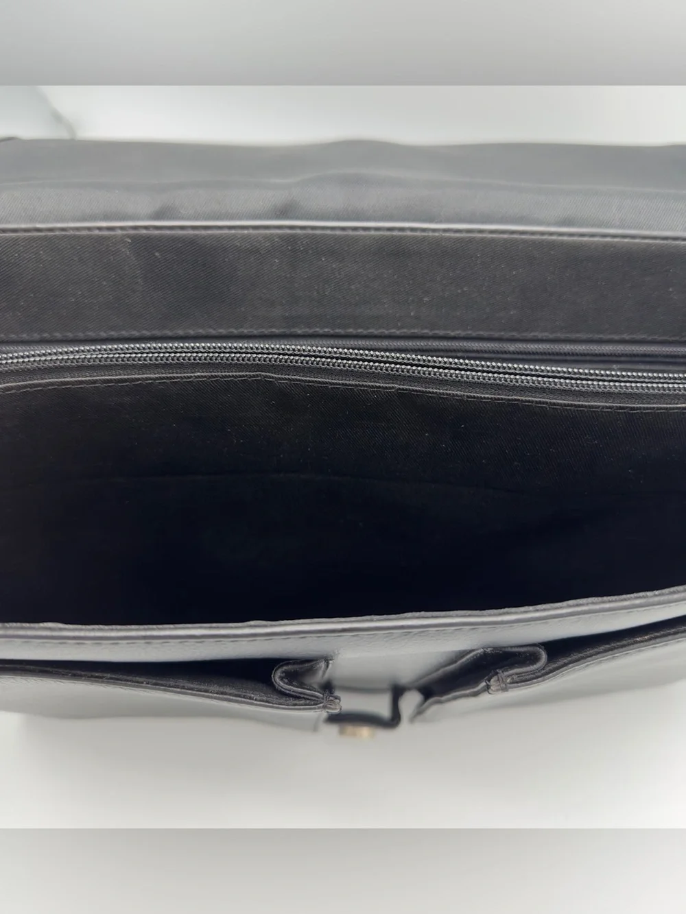 Wilsons Black Leather Crossbody Laptop Messenger Bag